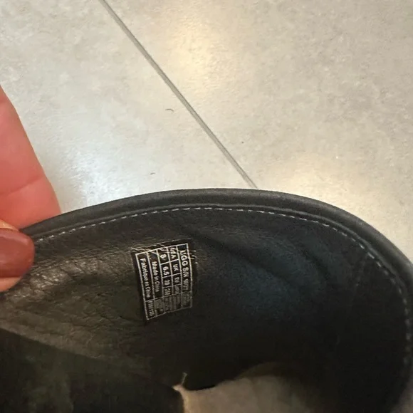 UGG Clogs - Picture 5 of 5